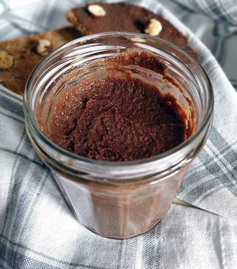 nutella casera saludable o crema de cacao y avellanas