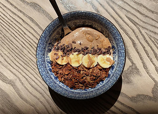 smoothie bowl plátano y chocolate